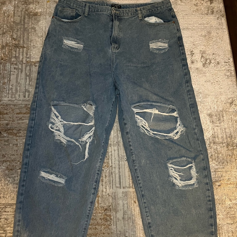 PrettyLittleThing Blue Ripped Boyfriend Jeans